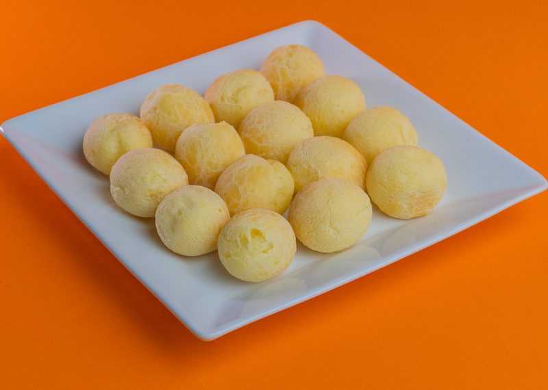 Mini-pao-de-queijo-na-Tabua